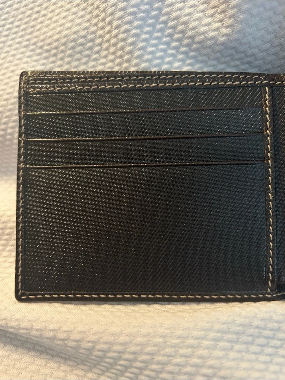 BRAND NEW Gucci Bi-Fold Wallet